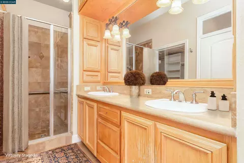 Bath - 1146 Waltz Ct, Vallejo, CA 94591 photo 1 of 6