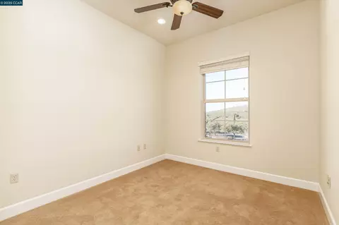 Bedroom - 1146 Waltz Ct, Vallejo, CA 94591 photo 6 of 7