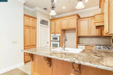 Kitchen - 1146 Waltz Ct, Vallejo, CA 94591 photo 4 of 5