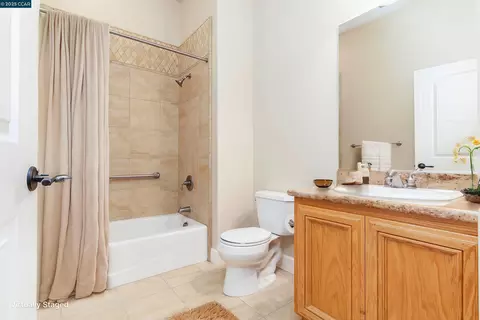 Bath - 1146 Waltz Ct, Vallejo, CA 94591 photo 5 of 6