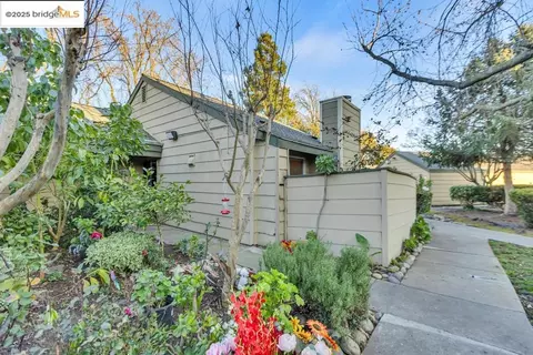 8216 Center Pkwy #27, Sacramento, CA 95823