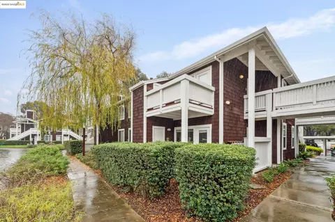 145 Marina Lakes Dr, Richmond, CA 94804