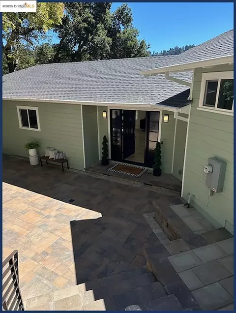 5580 Estates Dr, Oakland, CA 94618