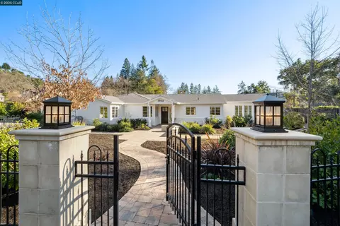 3953 S Peardale Dr, Lafayette, CA 94549