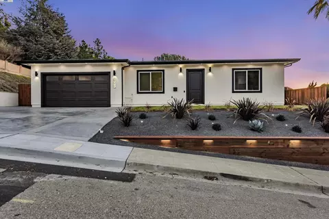 1447 Scenicview Dr, San Leandro, CA 94577