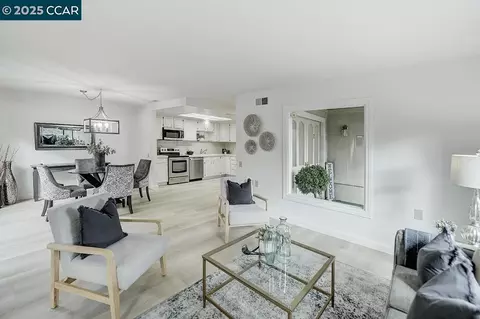 1501 Rockledge Ln #2, Walnut Creek, CA 94595