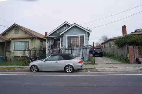 684 7th St, Richmond, CA 94801