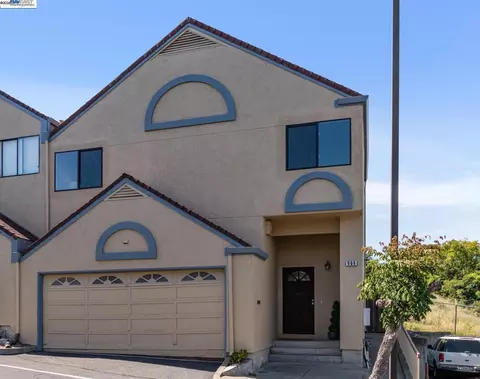 909 Appian Knoll Ct, El Sobrante, CA 94803