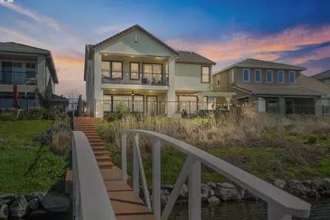 17877 Eastman Ct, Lathrop, CA 95330