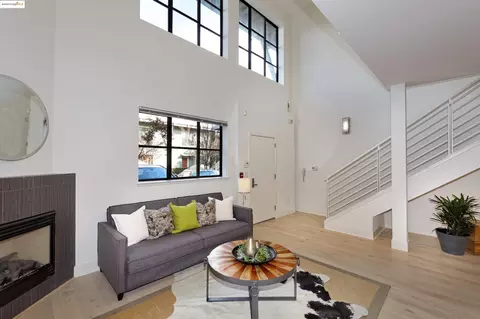 1565 32nd St #3, Oakland, CA 94608
