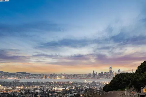 6493 Bayview Dr, Oakland, CA 94605