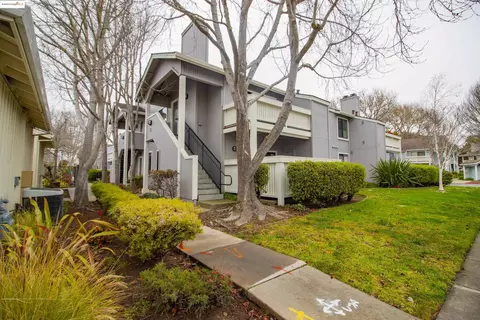 88 Schooner Ct, Richmond, CA 94804