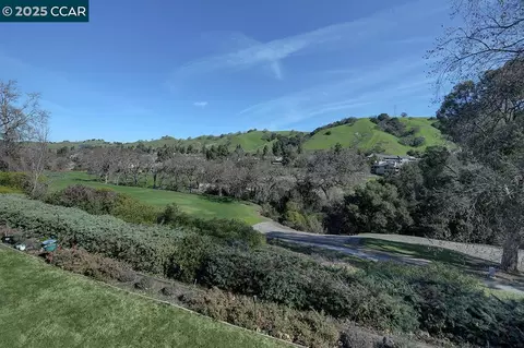 3300 Tice Creek Dr #6, Walnut Creek, CA 94595