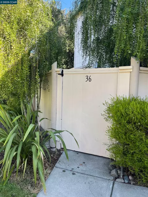 36 Dockside Cir, San Rafael, CA 94903