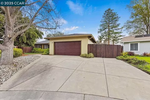 8 Beswick Ct, Pleasant Hill, CA 94523