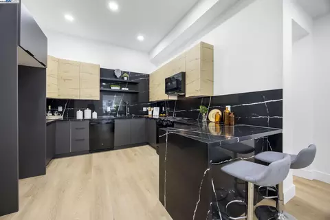 3320 19th St, San Francisco, CA 94110 photo 1