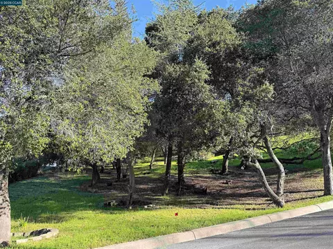 0 Lind Ct, Orinda, CA 94563