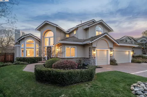 221 Cheval Ln, Walnut Creek, CA 94598