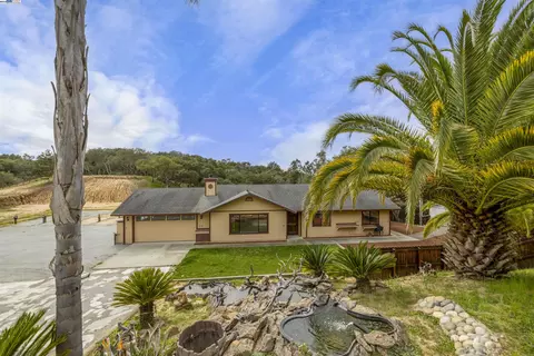 6739 Leon Dr, Salinas, CA 93907