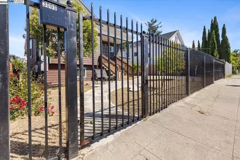 3060 Pleitner Ave, Oakland, CA 94602