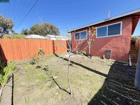 2625 Columbia Blvd, Richmond, CA 94804