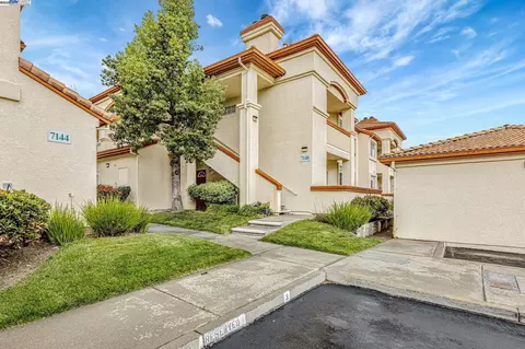 7148 Dublin Meadows St #A, Dublin, CA 94568 photo 1