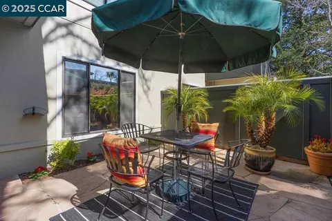 2061 Pine Knoll Dr #4, Walnut Creek, CA 94595