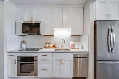 2615 Telegraph Ave #303, Berkeley, CA 94704 photo 1