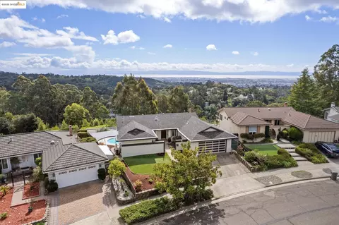 8177 Coach Dr, Oakland, CA 94605