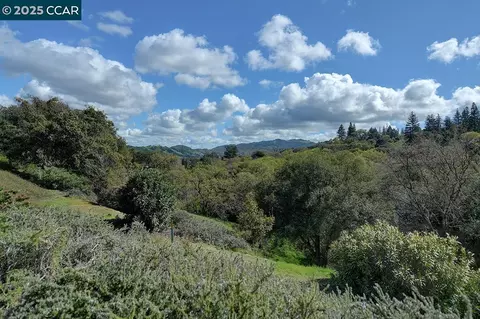 1225 Skycrest Dr #2, Walnut Creek, CA 94595