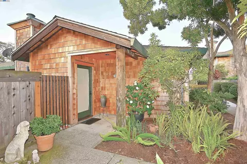 616 Centre Ct, Alameda, CA 94502 photo 1