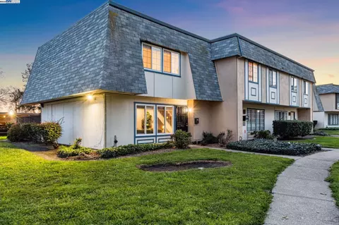 27539 Ponderosa Ct, Hayward, CA 94545