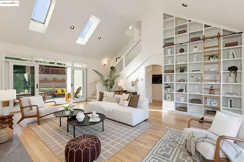 6167 Ocean View Dr, Oakland, CA 94618