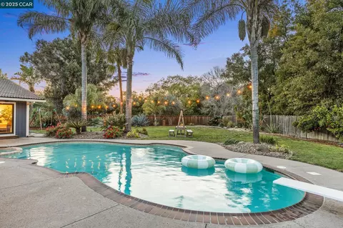 3216 Ravenglass Ct, Walnut Creek, CA 94598