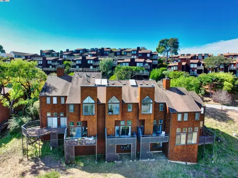 220 Bay Vista Cir, Sausalito, CA 94965