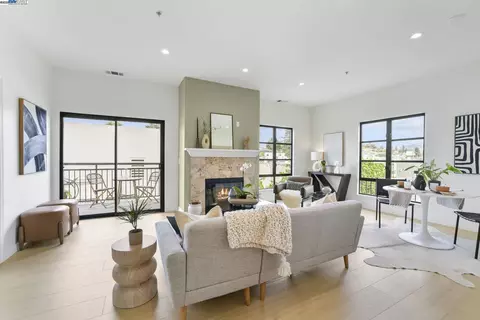 711 Walker Ave #204, Oakland, CA 94610