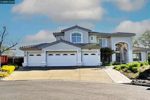 23 Julie Highlands Ct, Lafayette, CA 94549