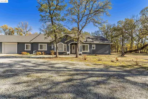 8585 Whispering Oaks Rd, Redding, CA 96002 photo 1