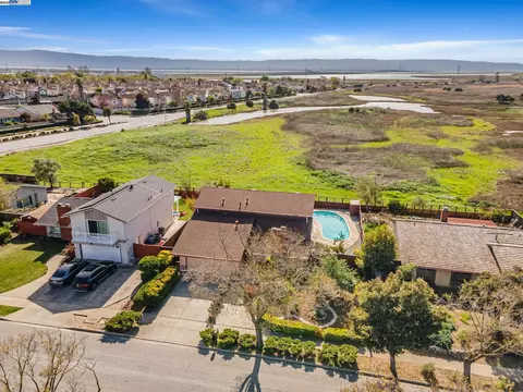 36619 Bridgepointe Dr, Newark, CA 94560 photo 1