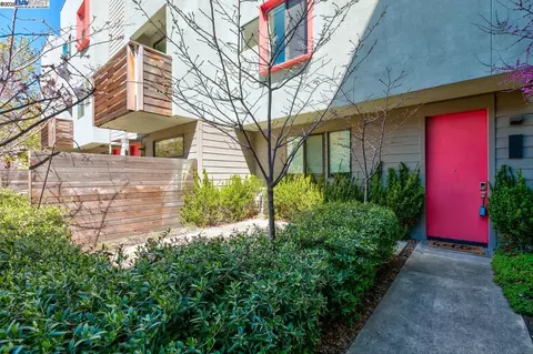 1528 Prescott St, Oakland, CA 94607