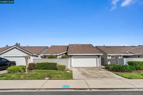 2253 Chelmsford Dr, Modesto, CA 95356