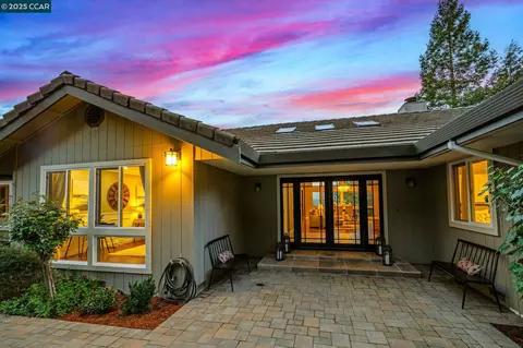 965 Ridge Dr, Concord, CA 94518 photo 1