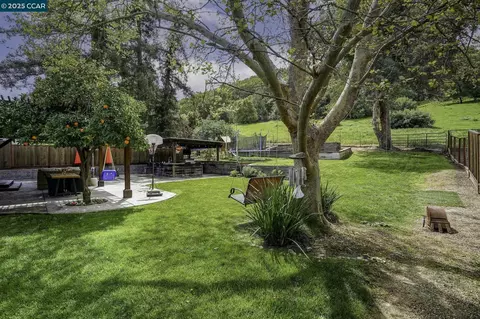 5550 Likins Ave, Martinez, CA 94553