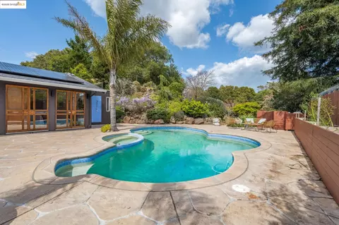 14280 Skyline Blvd, Oakland, CA 94619