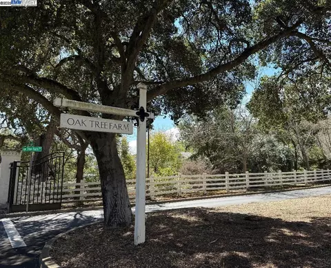 8272 Sassafras Ct, Pleasanton, CA 94566