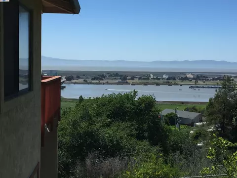 25 Burnham St, Vallejo, CA 94590 photo 2