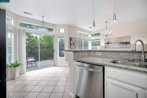 Kitchen - 266 Scotts Vly, Hercules, CA 94547 photo 2 of 3