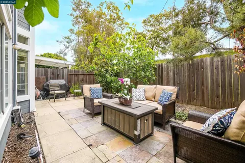 Exterior - 266 Scotts Vly, Hercules, CA 94547 photo 3 of 5