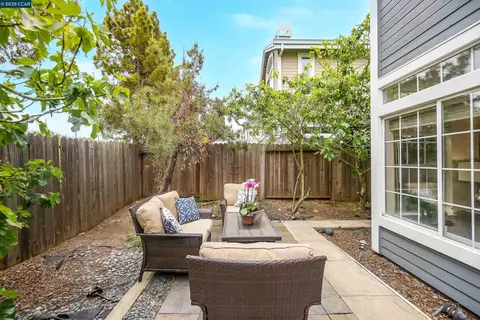 Exterior - 266 Scotts Vly, Hercules, CA 94547 photo 2 of 5