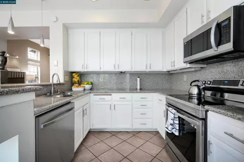 Kitchen - 266 Scotts Vly, Hercules, CA 94547 photo 3 of 3